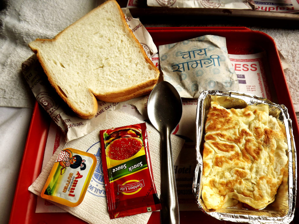 A Farbound.Net Photo showing a Breakfast tray onboard a Ranchi-Rajdhani Ac 3 tire coach.